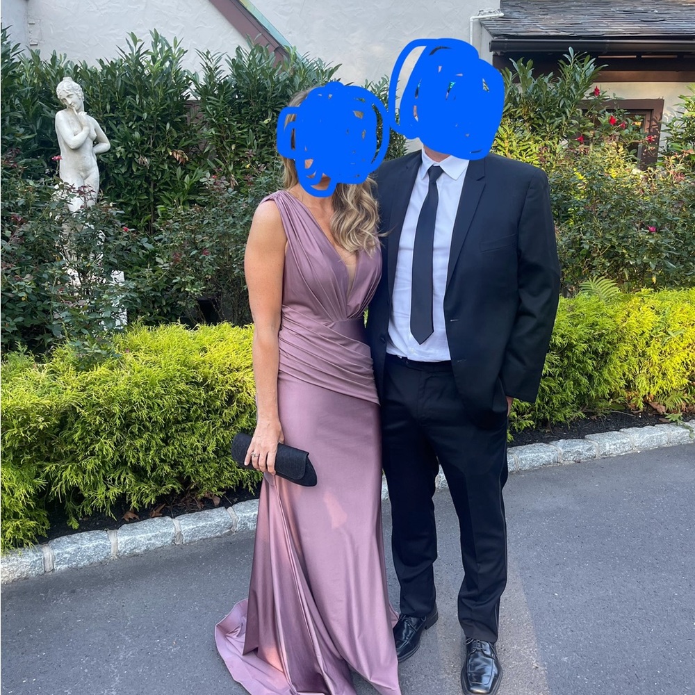 Size 8 formal gown. Flattering ruched side and back with trumpet silhouette